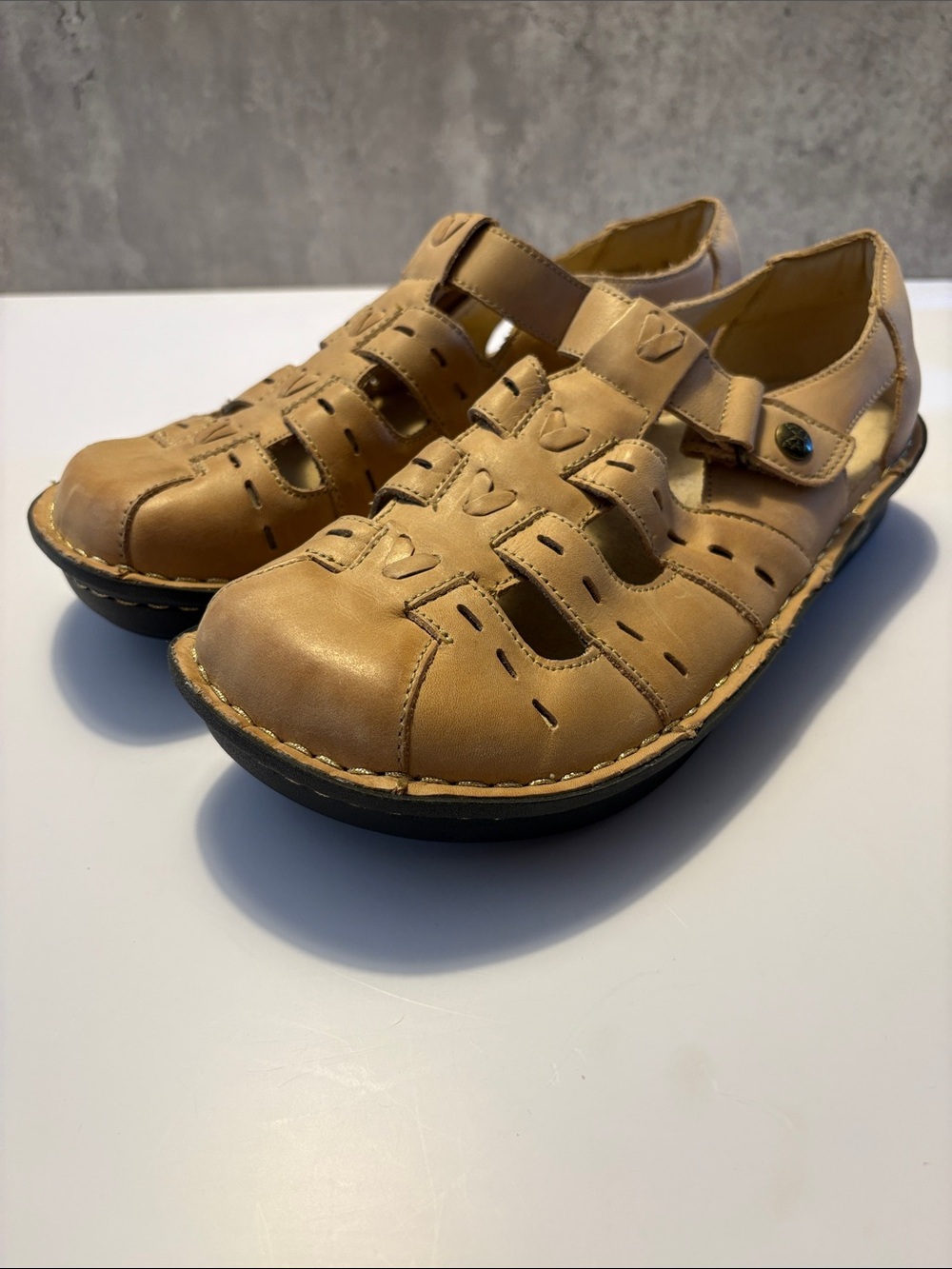 Alegria by PG Lite Tan Leather cut-out sandals size 39 (8.5) shoes - nice shape!